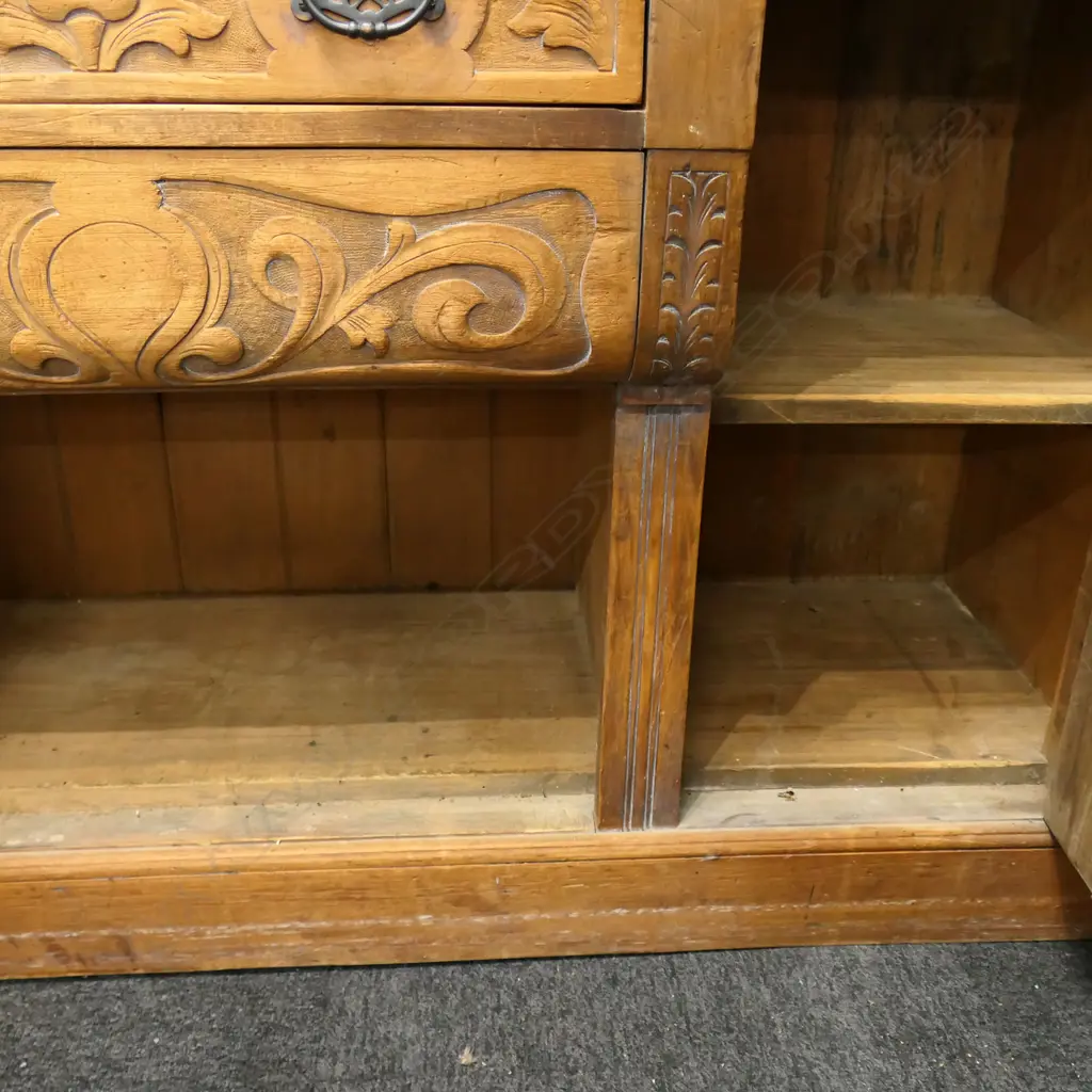 COLONIAL BREAKFRONT SIDEBOARD 1510x500x930mm Image 1++