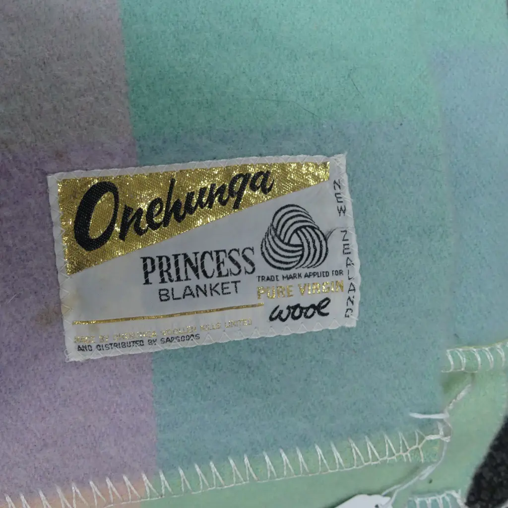 2 x WOOLLEN BLANKETS NZ (ONE WITH SOME MARKS) Image 1++