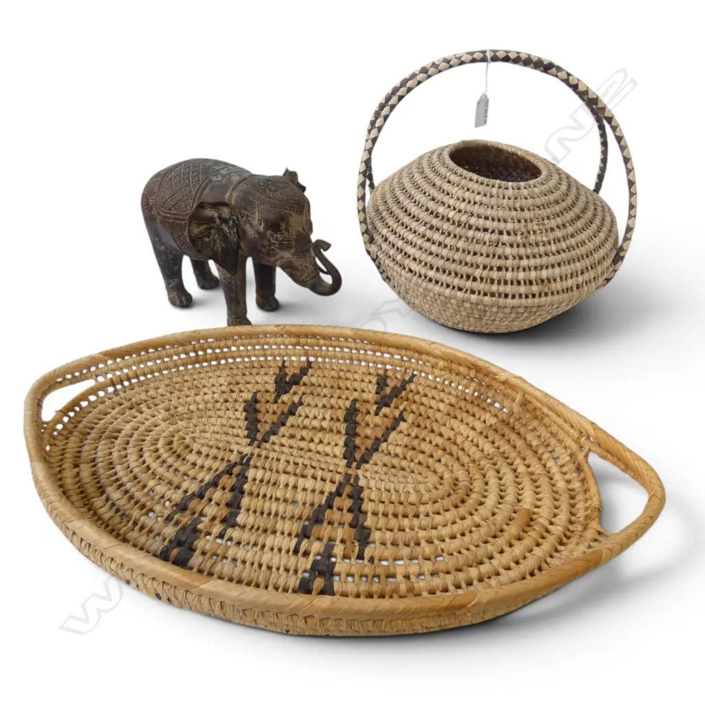WOVEN BASKET & OVAL TRAY W.600mm + METAL ELEPHANT Image 1++