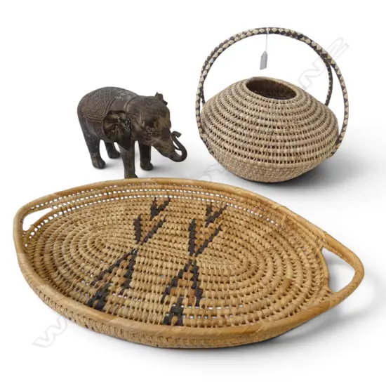 WOVEN BASKET & OVAL TRAY W.600mm + METAL ELEPHANT
