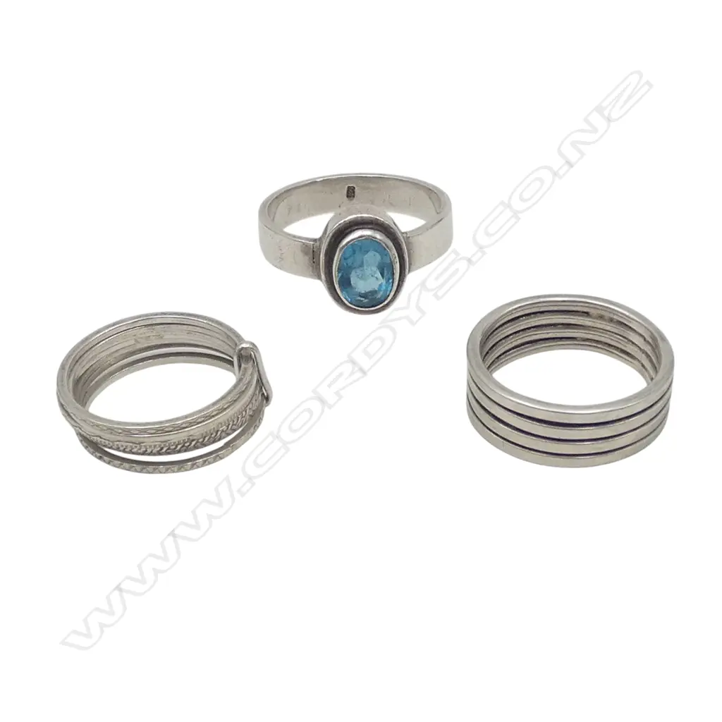 ASSORTED STG SILVER RINGS ONE WITH BLUE STONE Image 1++