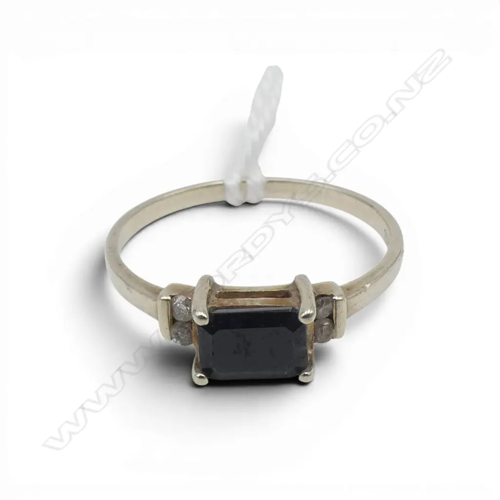 10CT DARK BLUE STONE & DIAMOND WG RING, 1.6gms Image 1++