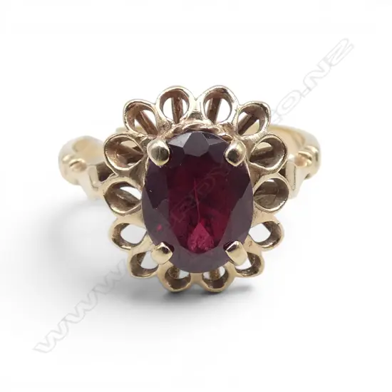 9ct GOLD & GARNET RING, 3.24gm SIZE N