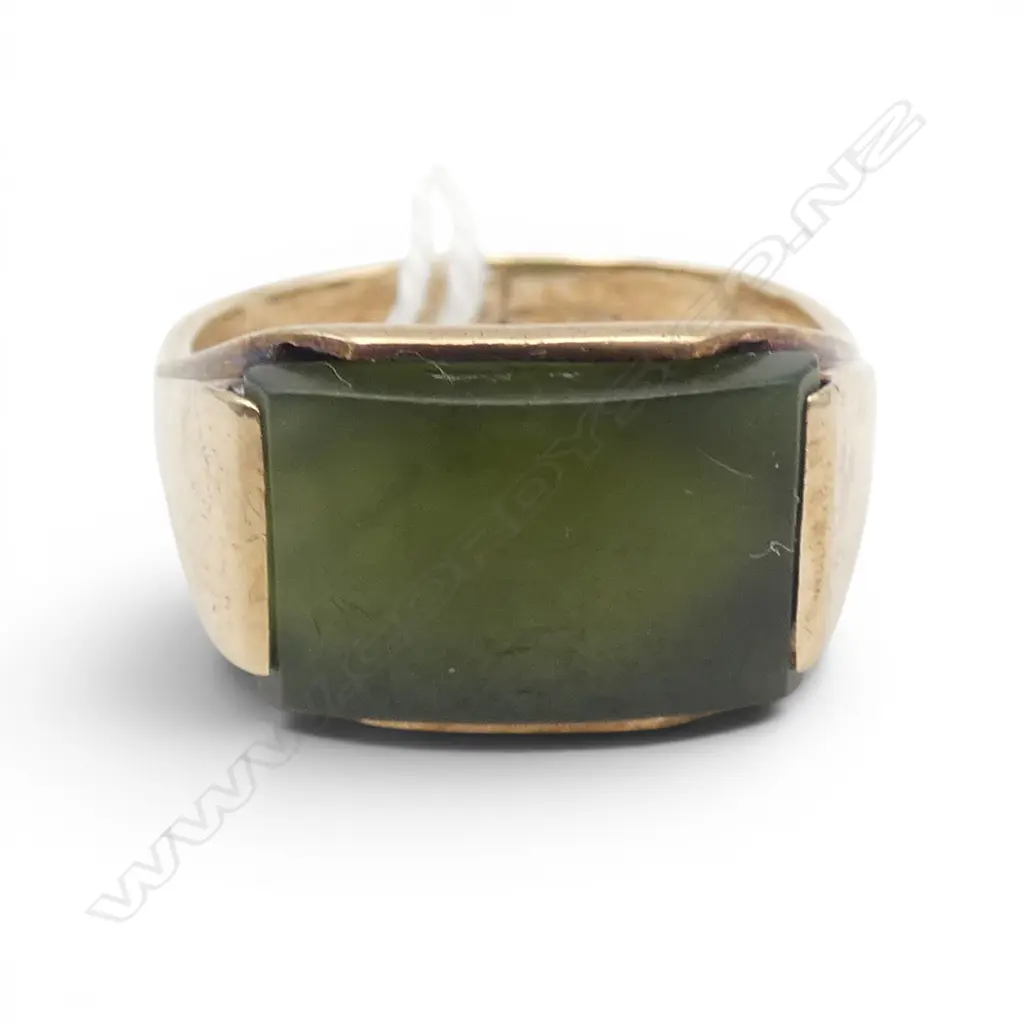 9CT GOLD MENS GREENSTONE  RING 5.2 GMS SIZE R Image 1++