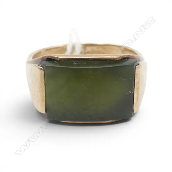 9CT GOLD MENS GREENSTONE  RING 5.2 GMS SIZE R