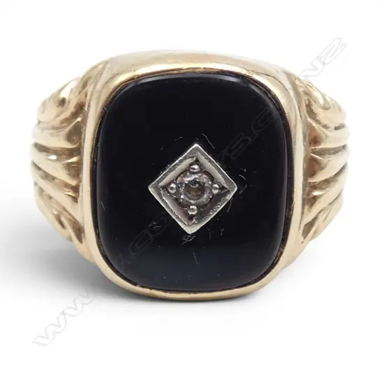 9CT CZ & ONYX SIGNET RING, 6.9gms SIZE S