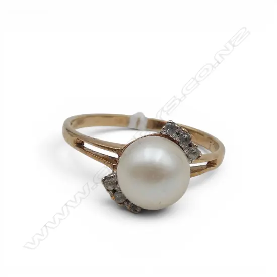 9CT GOLD & PEARL RING 2.8 GMS SIZE T