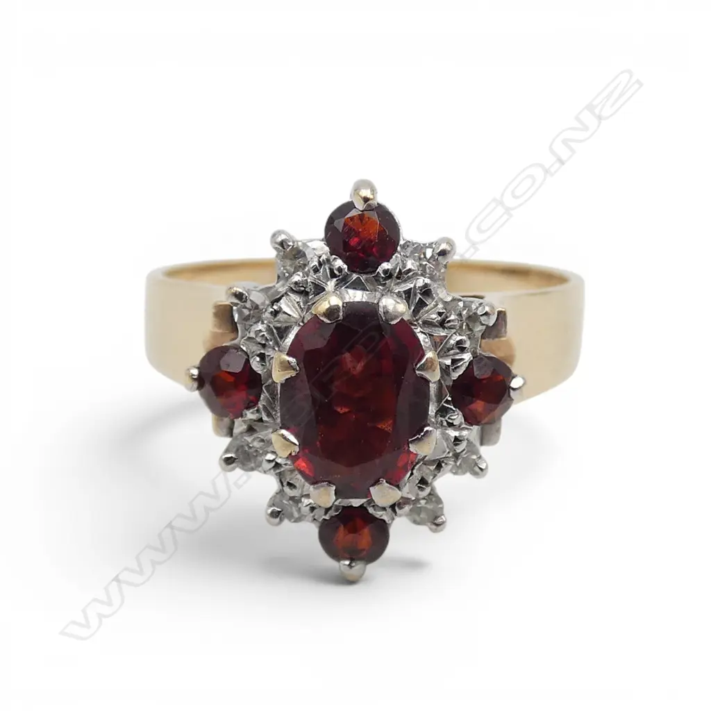 9ct GARNET & DIAMOND RING, 3.60gm SIZE P Image 1++