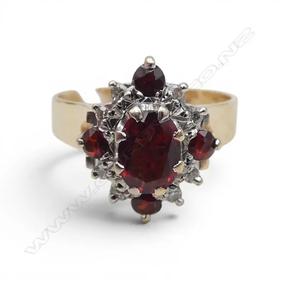 9ct GARNET & DIAMOND RING, 3.60gm SIZE P
