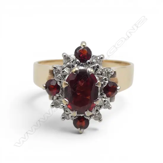 9ct GARNET & DIAMOND RING, 3.60gm SIZE P