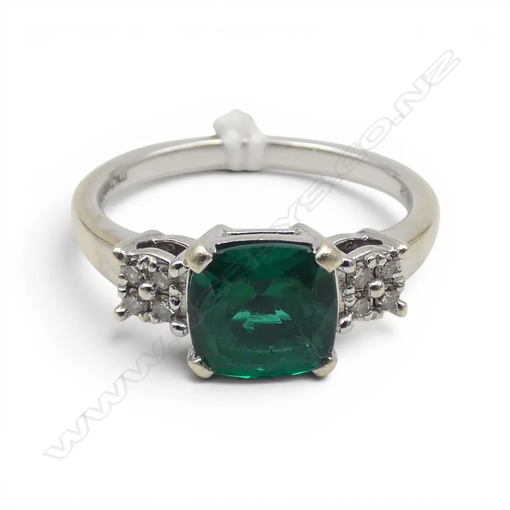 10CT GOLD CREATED EMERALD & DIAMOND RING 3.6gms SIZE O Image 1++