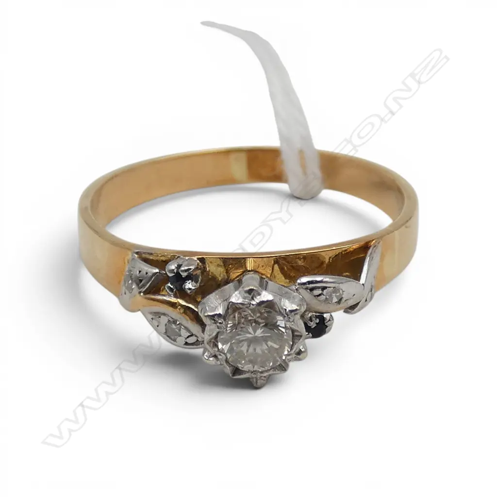 18CT GOLD SOLITARE DIAMOND RING  3.7GMS SIZE S1/2 Image 1++