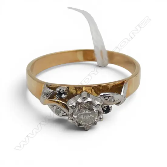 18CT GOLD SOLITARE DIAMOND RING  3.7GMS SIZE S1/2