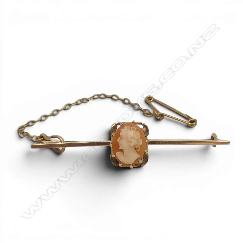 9ct CAMEO BAR BROOCH, 2.92gm metal bar Image 1++