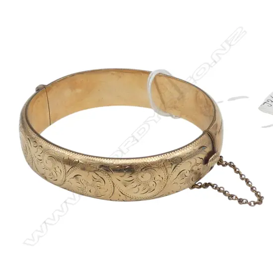 9ct GOLD PLATED ENGRAVED HINGED BANGLE, sml dents