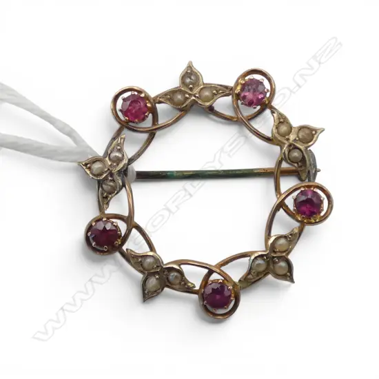 9ct PINK STONE & SEED PEARL BOOCH, 3.26gm, metal bar