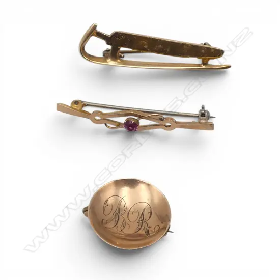 3 x 9ct GOLD BROOCHES, 6.51gm
