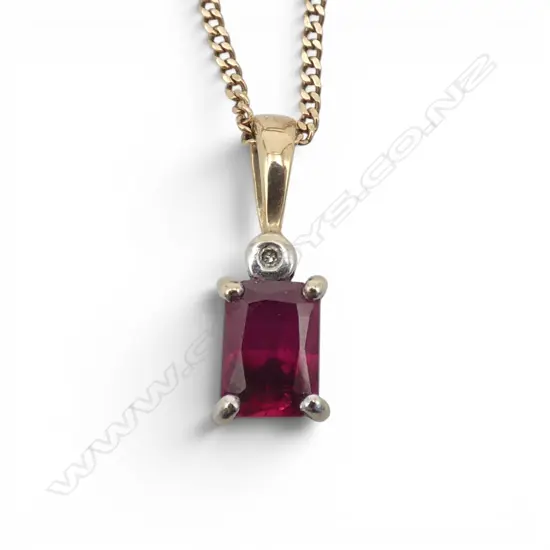 9CT RED STONE PENDANT NECKLACE, 2.9gms