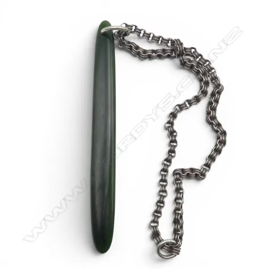 SUBSTANTIAL POUNAMU KURU PENDANT, L.145mm on SILVER CHAIN, L.144mm