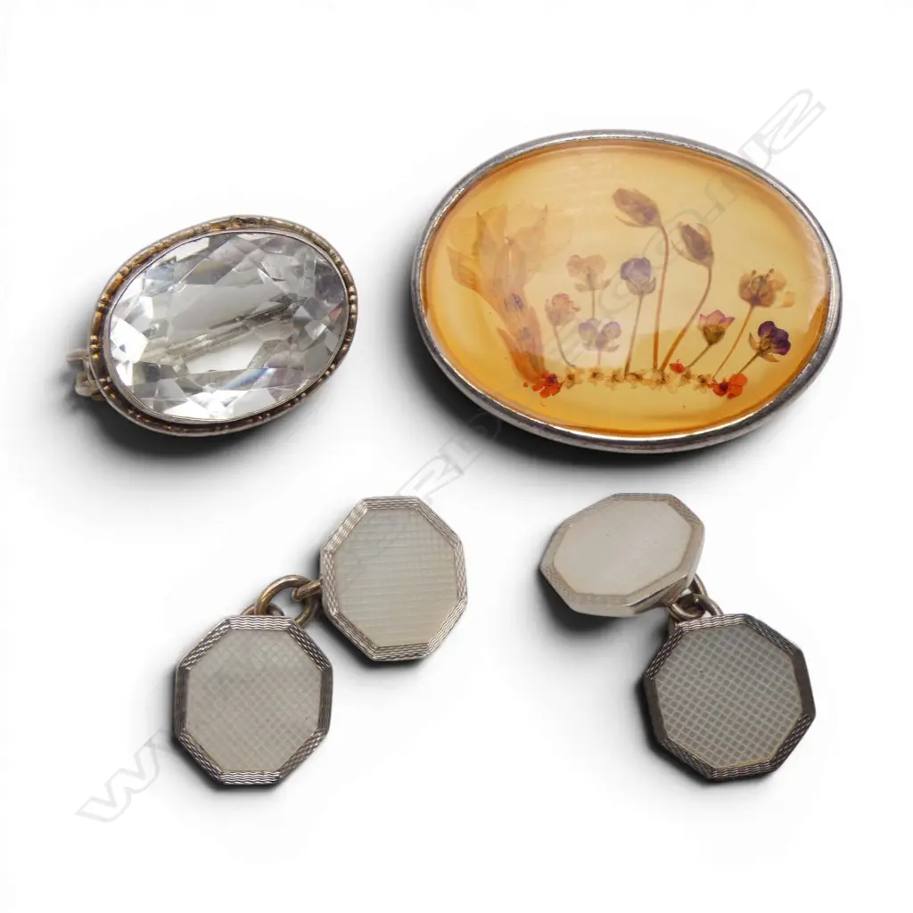 PR 9CT WG & MoP CUFFLINKS, 4.7gms + 2 BROOCHES Image 1++