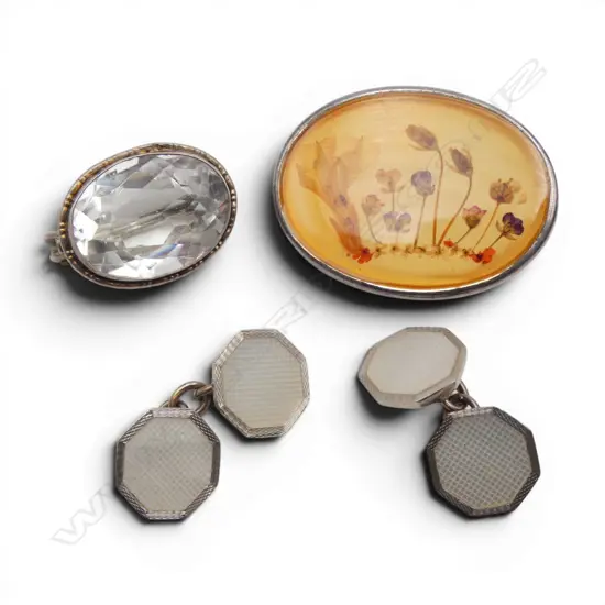 PR 9CT WG & MoP CUFFLINKS, 4.7gms + 2 BROOCHES
