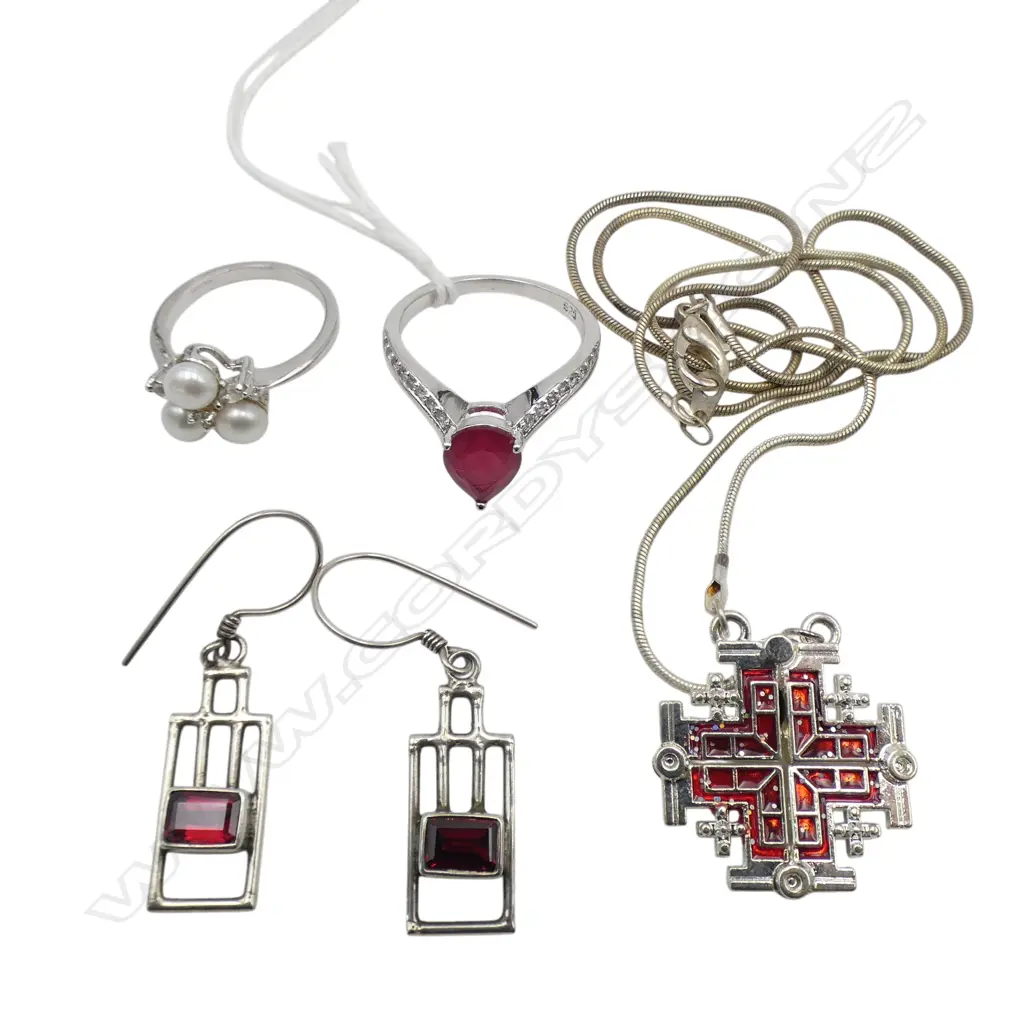 2 COSTUME RINGS + NECKLACE & STG EARRINGS Image 1++