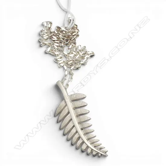 S/SILVER FERN PENDANT/BROOCH ON CHAIN NZ MADE BY FRANCIS KIRKHAM WAIARAPA 10.7GMS