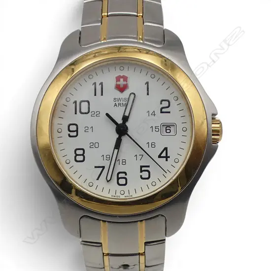 GENT'S SWISS ARMY OFFICER'S WATCH, BOXED,DAMAGE TO STRAP