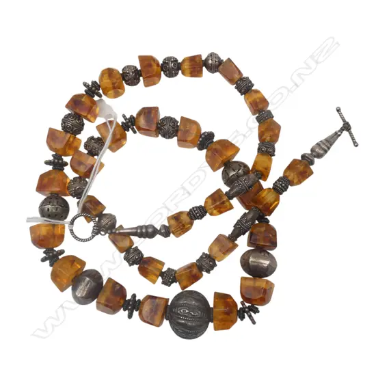 FAUX AMBER & SILVER NECKLACE L.880mm
