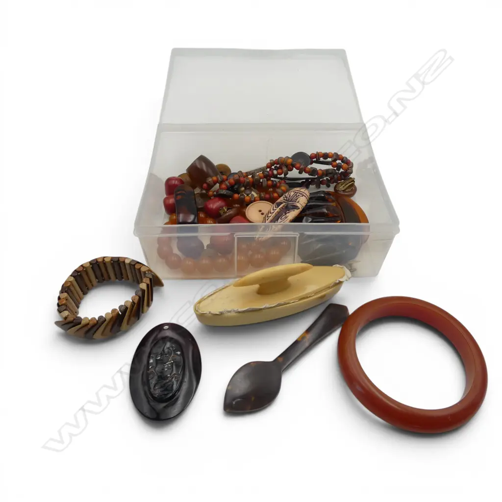 BAKELITE JEWELLERY ETC Image 1++