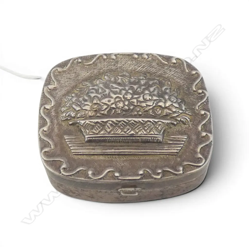 .925 SILVER VANITY BOX floral basket embossed 18gms Image 1++