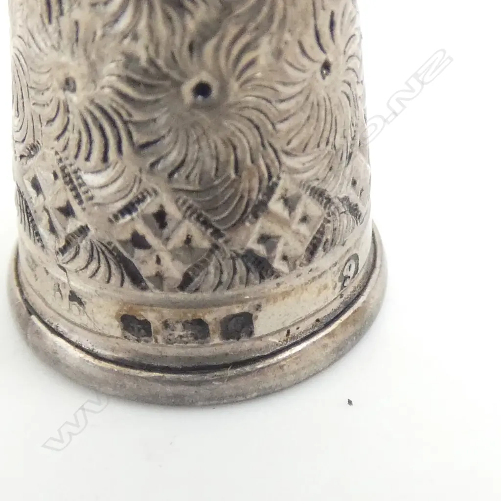 3 EDAWRDIAN SILVER THIMBLES13gms Image 1++