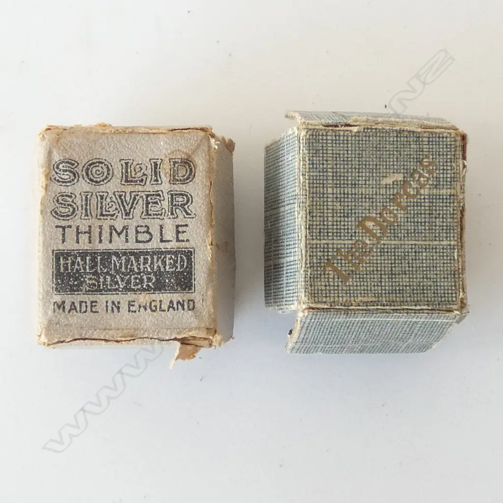 2 PART BOXED STG SILVER THIMBLES 12.17gms Image 1++