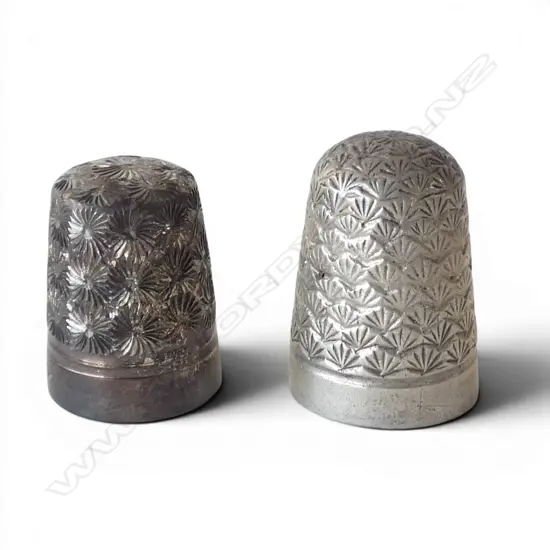 2 PART BOXED STG SILVER THIMBLES 12.17gms