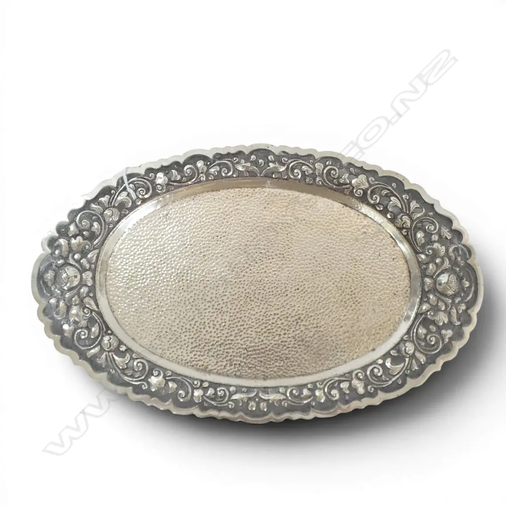 1930S YOGYA 800 SILVER TRAY WITH REPOUSSE LOTUS FLOWERS PIERCED WORK & HAMMERED BASE DUTCH EAST INDIES 275.6GMS Image 1++