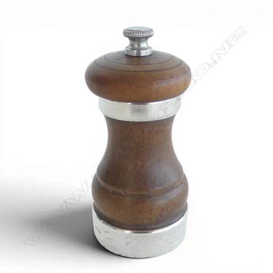 S/SILVER BANDED WOODEN PEPPER GRINDER MADE BY PARK GREEN & CO LONDON 1949 