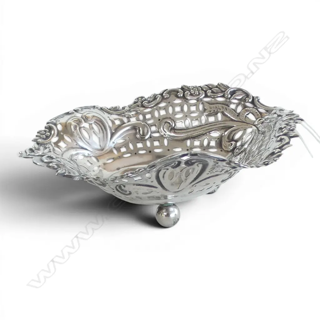 S/SILVER HEART SHAPED BON BON DISH BIRMINGHAM 1896 MAKER LEVI & SALAMAN 38.3GMS Image 1++