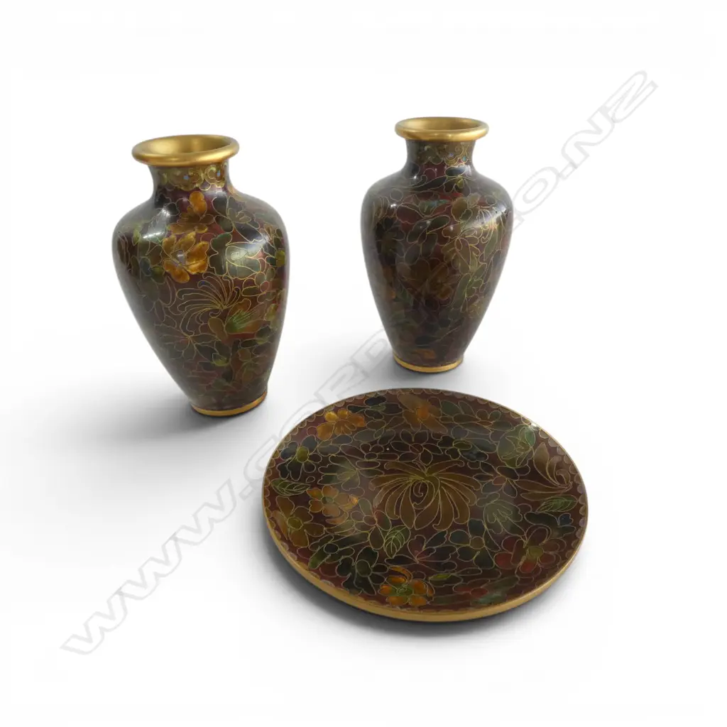 3 PCES CLOISONNE; PR VASES H.125mm + PLATE Image 1++