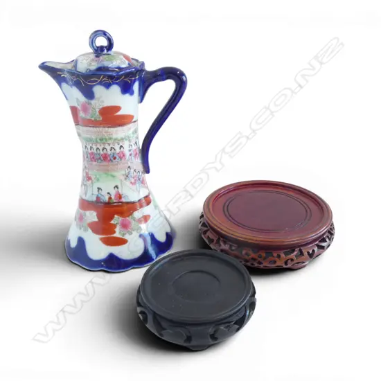 ANTIQUE JAPANESE PORCELAIN CHOCOLATE POT, H.240mm & 2 ORIENTAL WOODEN STANDS