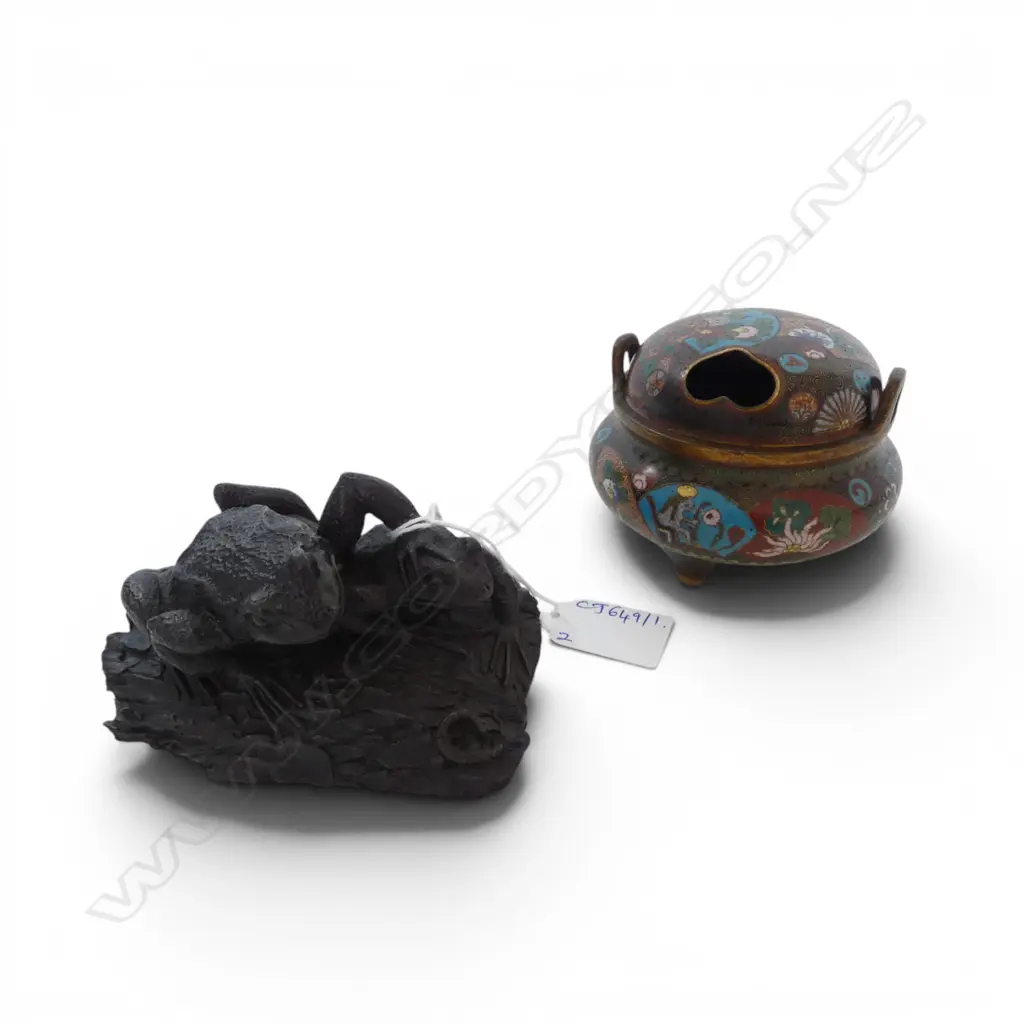 JAPANESE CLOISONNE INCENSE BURNER H.70mm chip to base + RESIN FROG ORNAMENT Image 1++