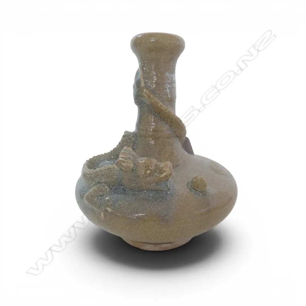 ORIENTAL VASE w. APPLIED DRAGON DECORATION H.240mm Image 1++
