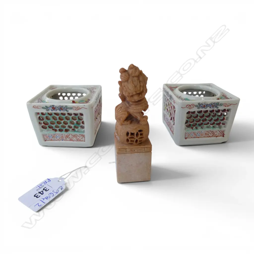 2 ORIENTAL VASES H.55mm + CARVED SOAPSTONE SEAL H.100mm Image 1++