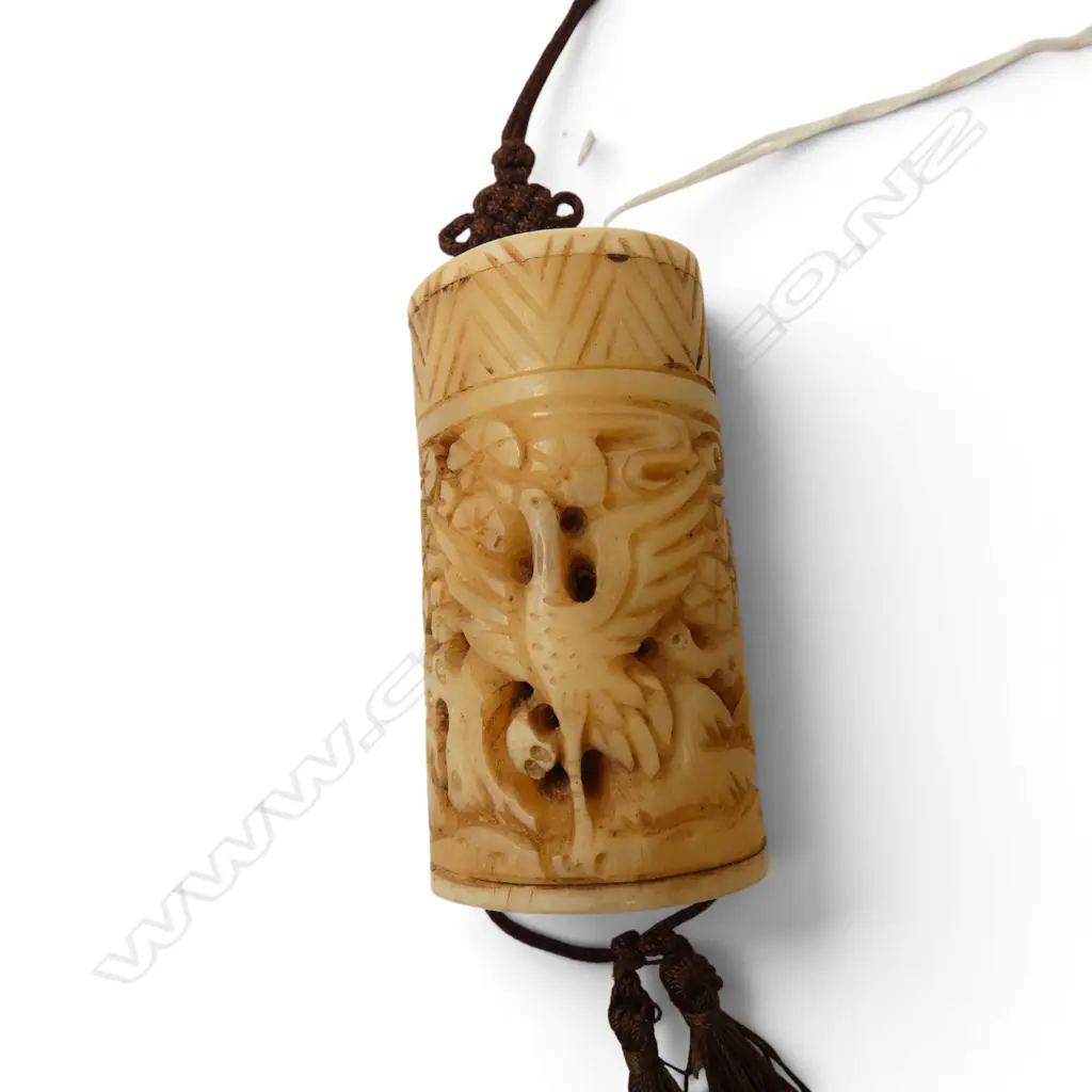CARVED BONE CHINESE CRICKET BOX Image 1++