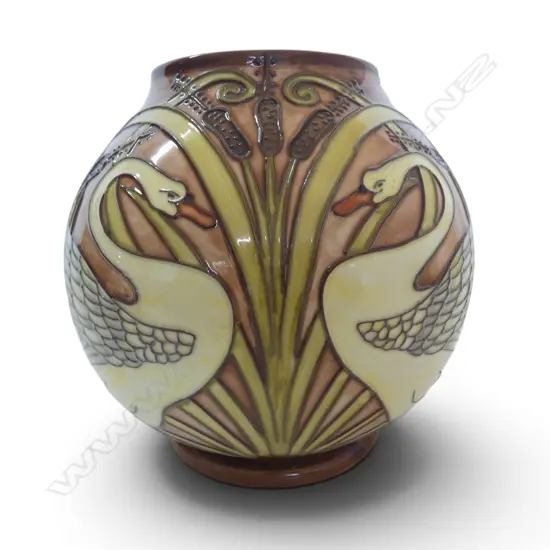OLD TUPTON WARE VASE, SWAN & REED H.155mm