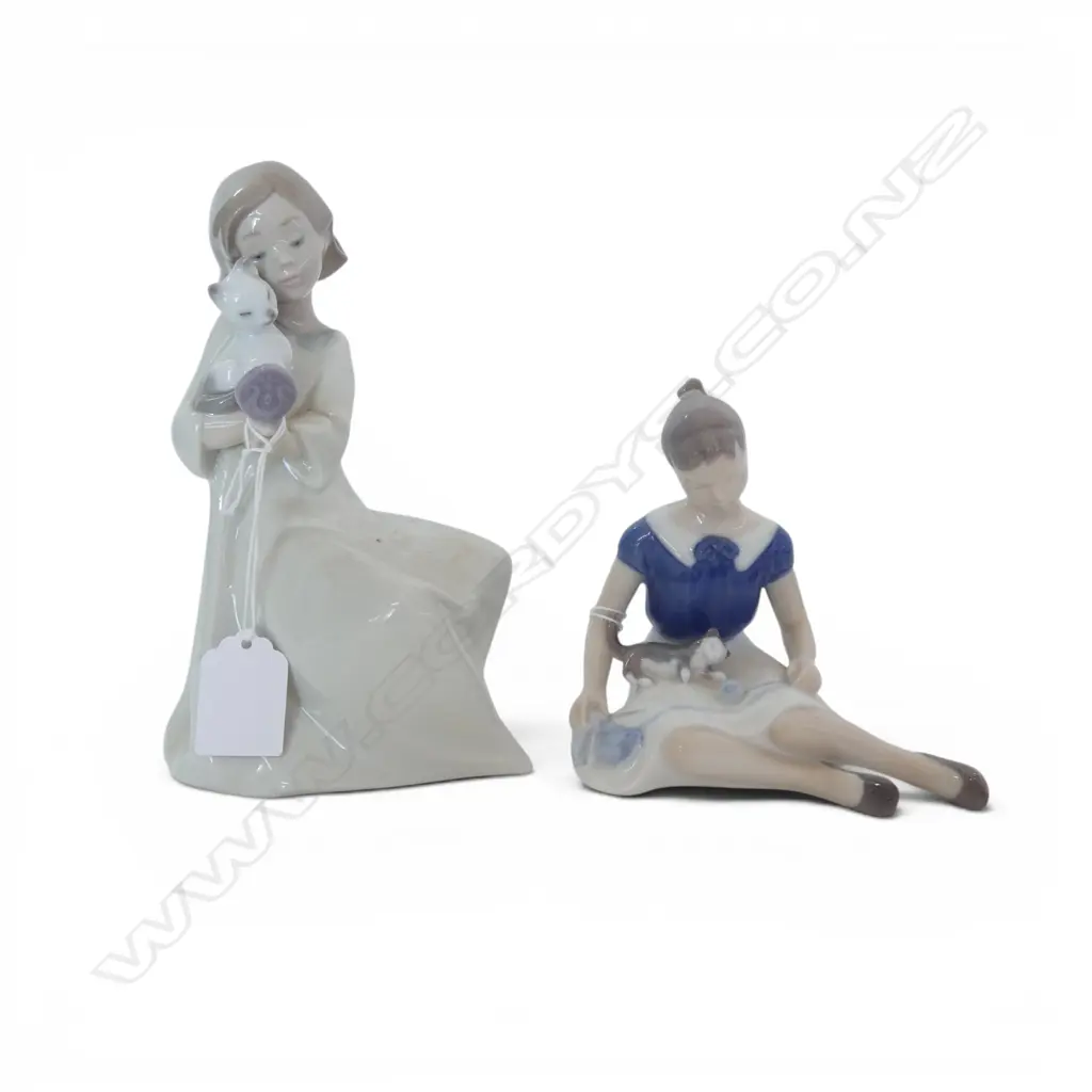 2 NAO CHINA FIGURINES GIRLS WITH CATS H200 & 130MM Image 1++