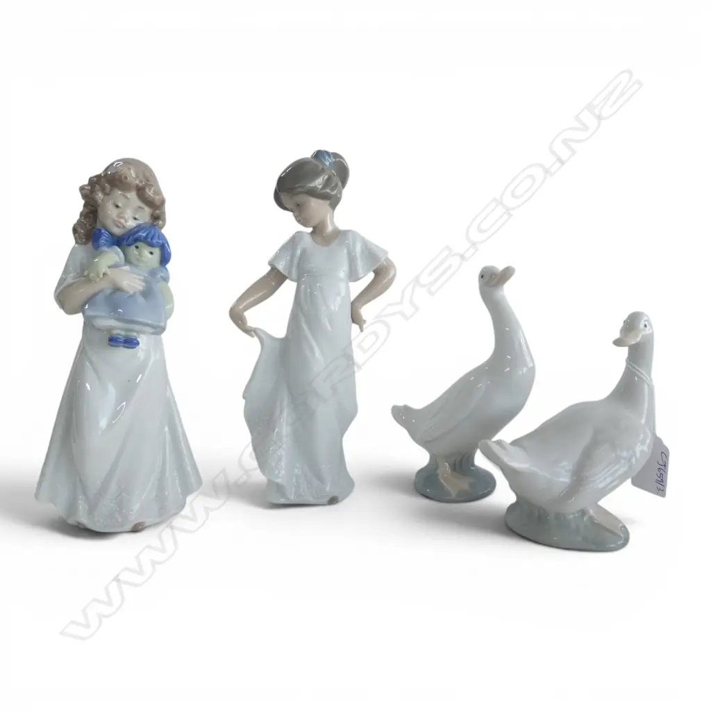 4 PCES NAO; 2 GIRLS + 2 GEESE H.215mm Image 1++