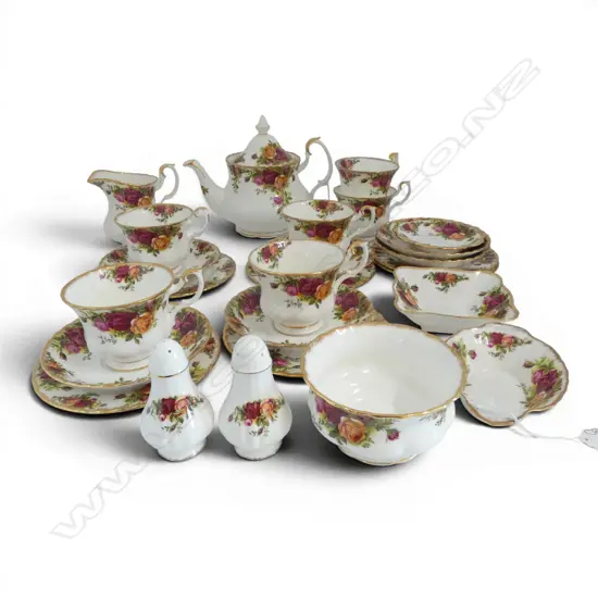 ROYAL ALBERT OLD COUNTRY ROSES 6 PLACE TEA SET w. S/P SHAKER & 3 DISHES