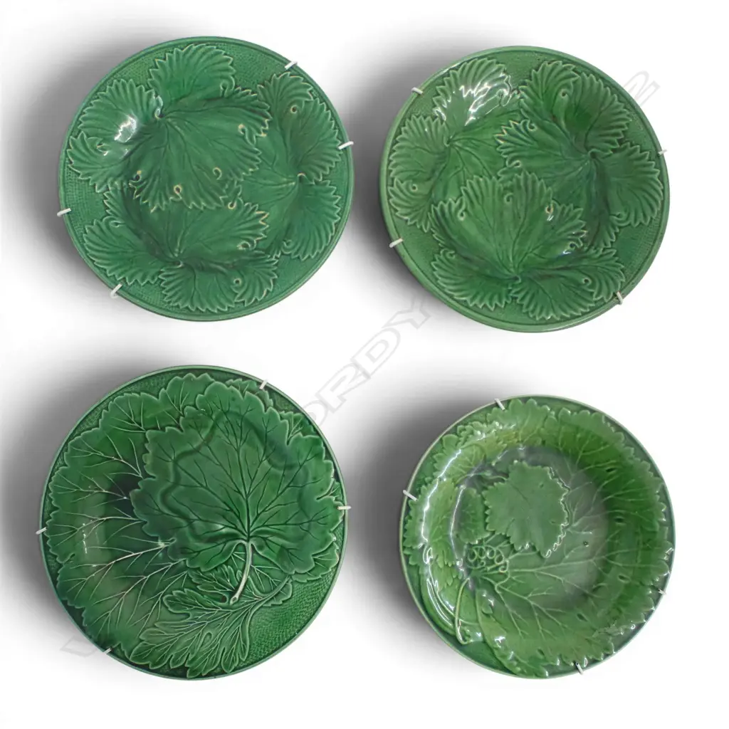 4 ANTIQUE WEDGWOOD MAJOLICA GREEN LEAF PLATES DIA220MM Image 1++