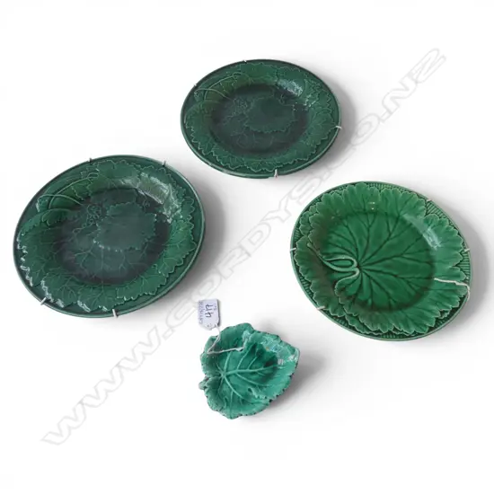 3 ANTIQUE WEDGWOOD MAJOLICA GREEN LEAF PLATES DIA220MM & DISH