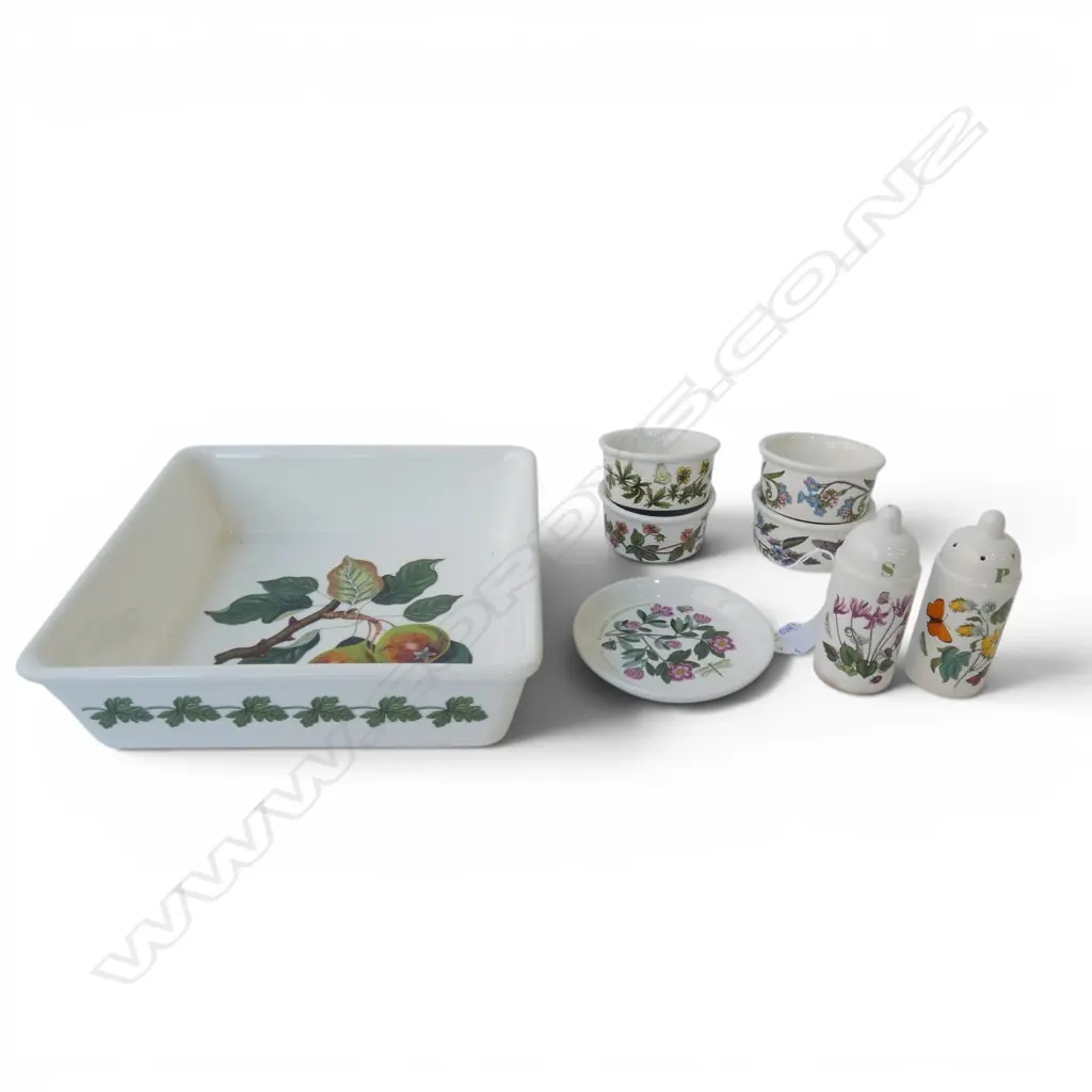 8 PCES PORTMEIRION INCL. BAKING DISH 250x250mm Image 1++